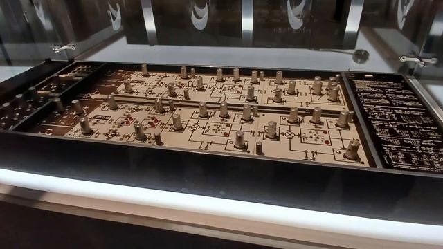 Манеж. Санкт-Петербург. Выставка "Создавая настоящее". Часть 2 смотреть онлайн