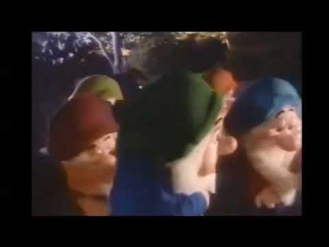 Dick Van Dyke And The Seven Dwarfs - Snow White Medleys смотреть онлайн