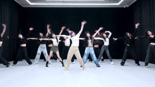 'Zombie' – EVERGLOW (Dance Practice Mirrored) смотреть онлайн