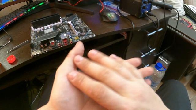 НЕ ВКЛЮЧАЕТСЯ КОМПЬЮТЕР, ЧЕРНЫЙ ЭКРАН | ПОДПИСЧИК СЛОМАЛ ПОДАРЕННЫЙ КОМПЬЮТЕР. смотреть онлайн