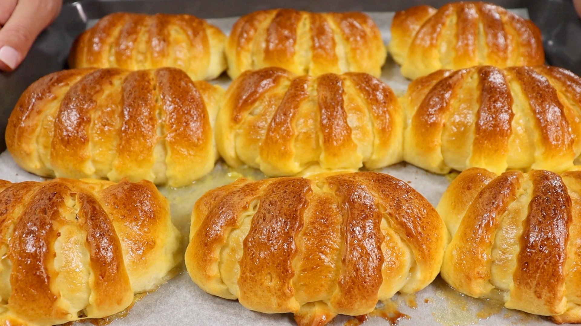 Пуховые БУЛОЧКИ С ЯБЛОКАМИ 🍎 Всегда удачное тесто! Простой РЕЦЕПТ домашних булочек! смотреть онлайн