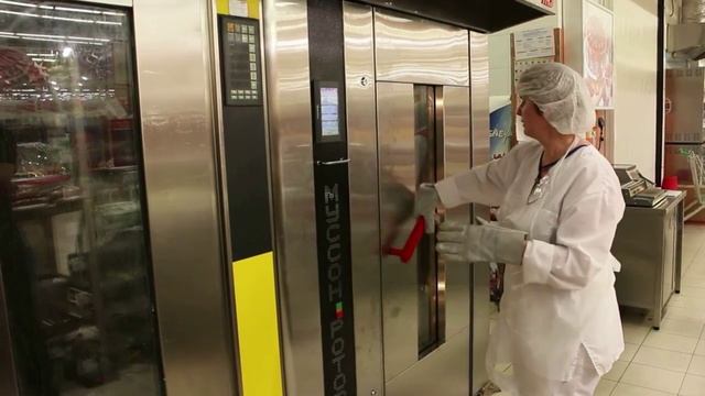 Выпечка батонов в печи Муссон-Ротор 55 смотреть онлайн
