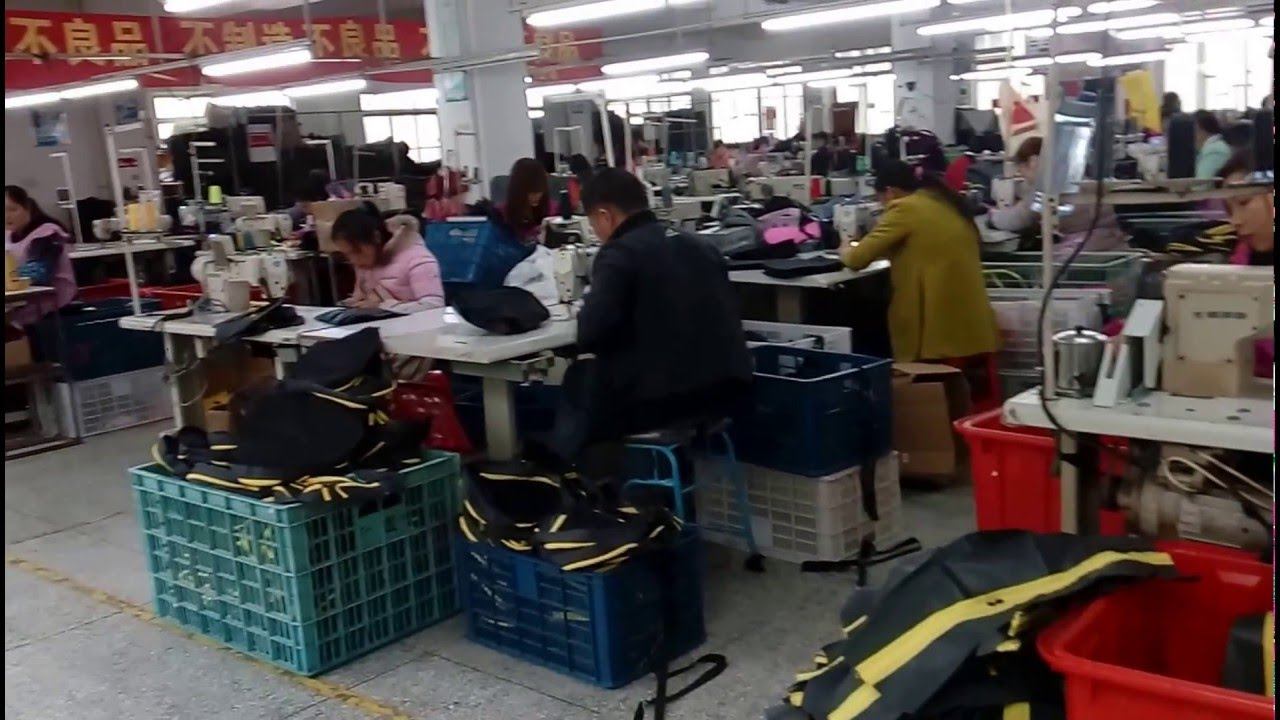 The workers are make the KAPPA bag together смотреть онлайн