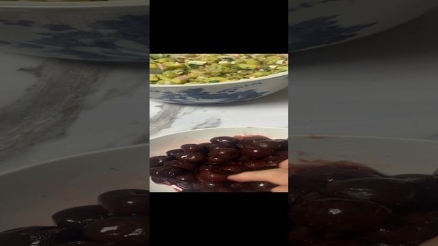 Кушаем черешню.