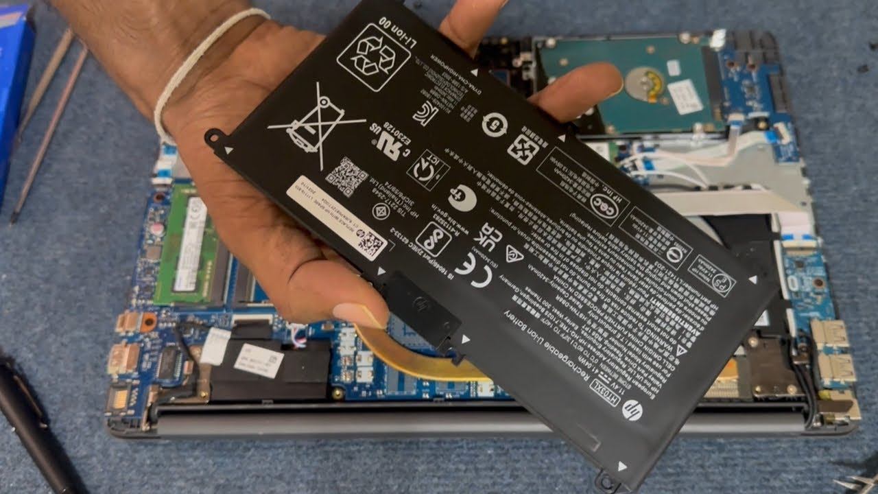 How to Replace Battery in HP 250 / 255 G7 Laptop смотреть онлайн
