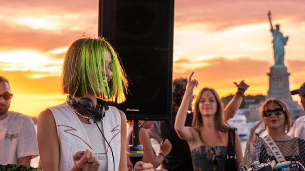 Miss Monique - Live @ Circle Line Liberty Sunset Cruise in New York [25.10.2024]