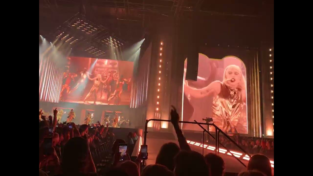 Lady Gaga Chromatica Ball Düsseldorf: ACT III Interlude + Babylon + Free Woman (first half) смотреть онлайн