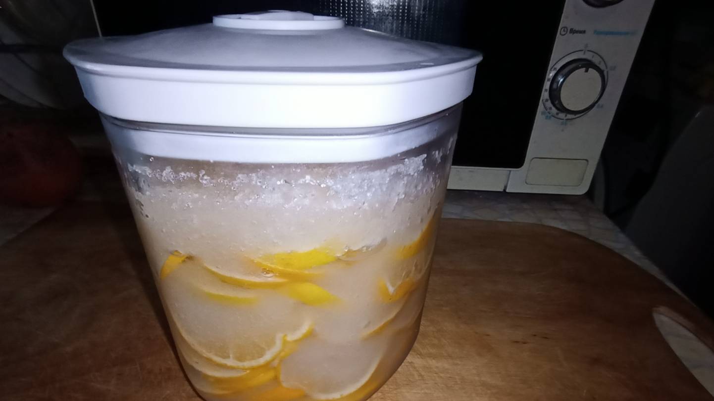 Лимоны с сахаром в вакуумной емкости смотреть онлайн