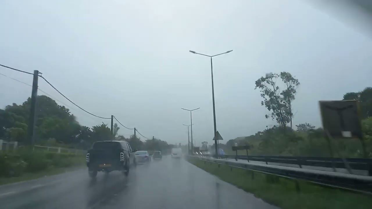 It is raining heavily in Rose belle , Mauritius 🇲🇺 смотреть онлайн