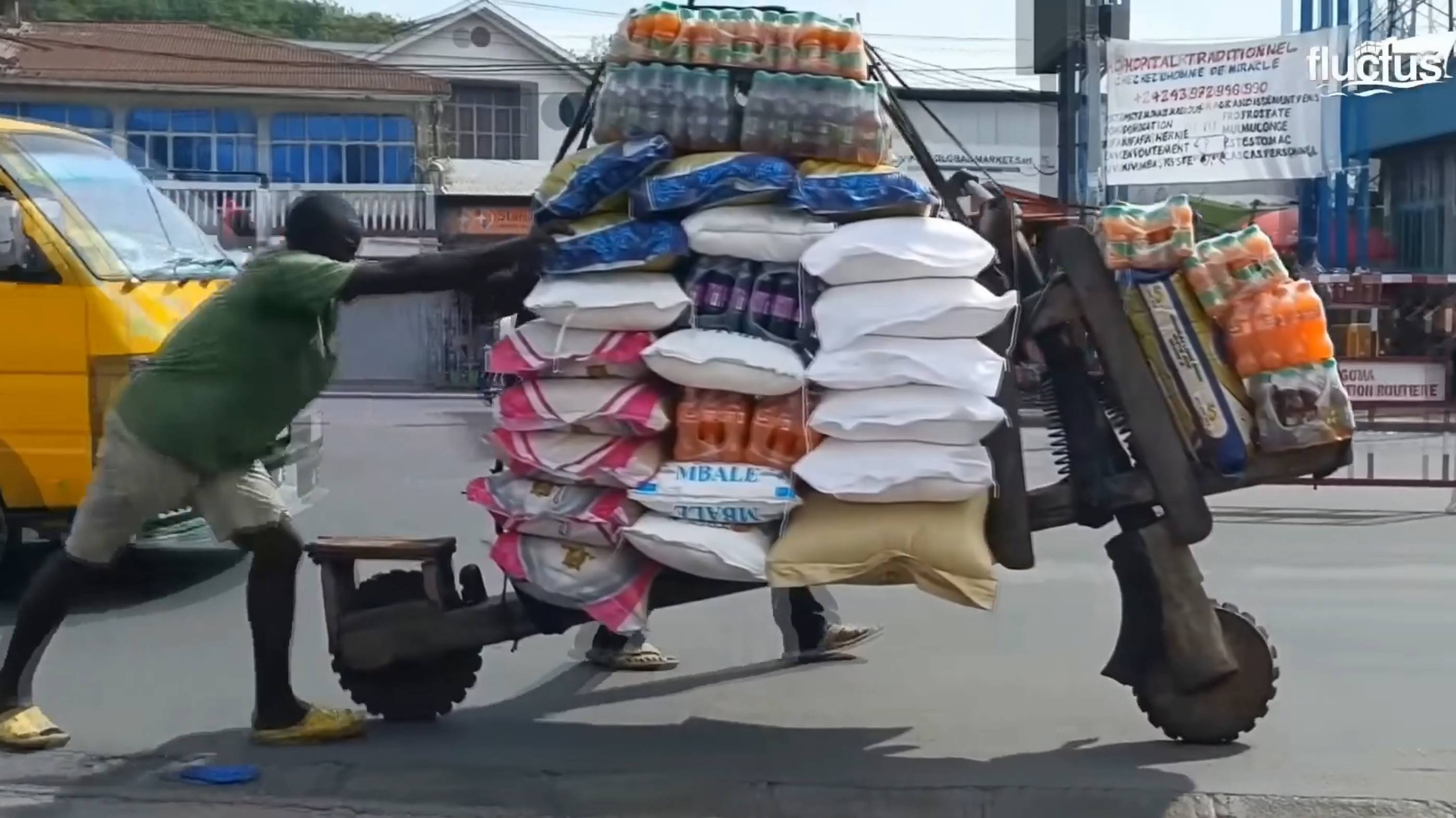 Самокат, он и в Африке самокат. Но такого большого вы еще не видели.