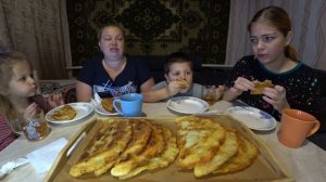 мукбанг чебуреки