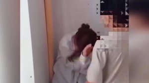 Российские девочки-подростки заманили шестиклассницу в школьный туалет и жестоко избили