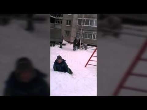 Бесимся на улице(прыгаем с вышки) смотреть онлайн