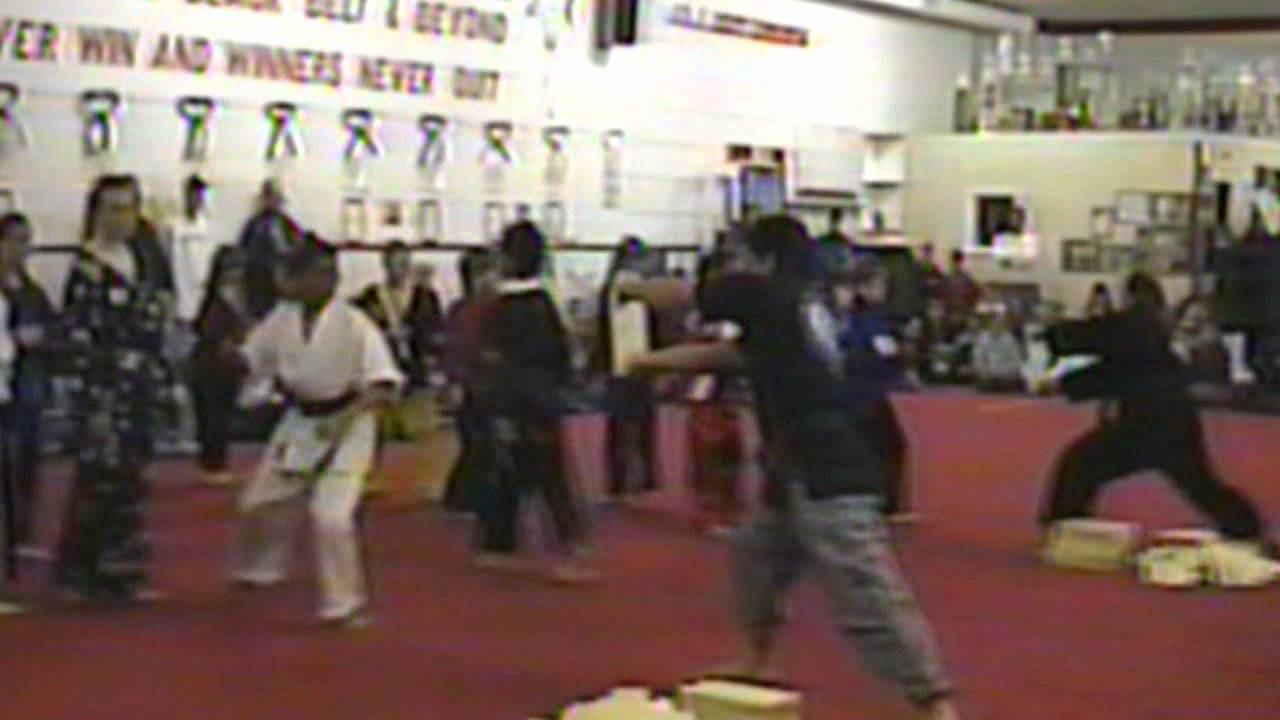 Youth Black Belt Test at Ray Rice Martial Arts 1998 Board Breaking смотреть онлайн
