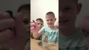 эксперимент батарейки и вода что получится