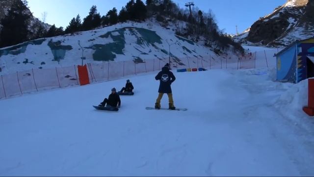 Elbrus Time занятия на сноуборде. Поляна Азау.