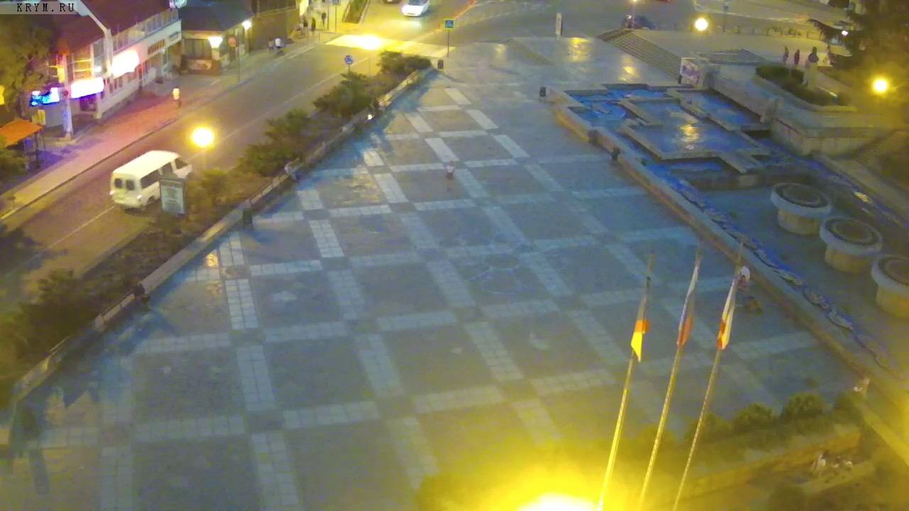 Вебкамера "Площадь Советская". Запись 28.06.2017 21:00:04 смотреть онлайн