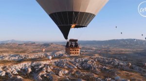 Диджей на воздушном шаре.
Ben Böhmer live above Cappadocia in Turkey for Cercle