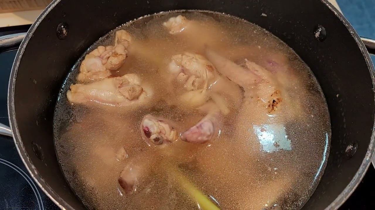 TINULANG MANOK / CHICKEN, MORINGA AND GREEN PAPAYA SOUP /HEALTHY SOUP #cookwithdionela смотреть онлайн