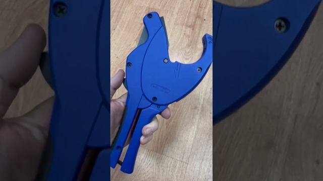 Про безопасность труборезов. Shorts 39 смотреть онлайн