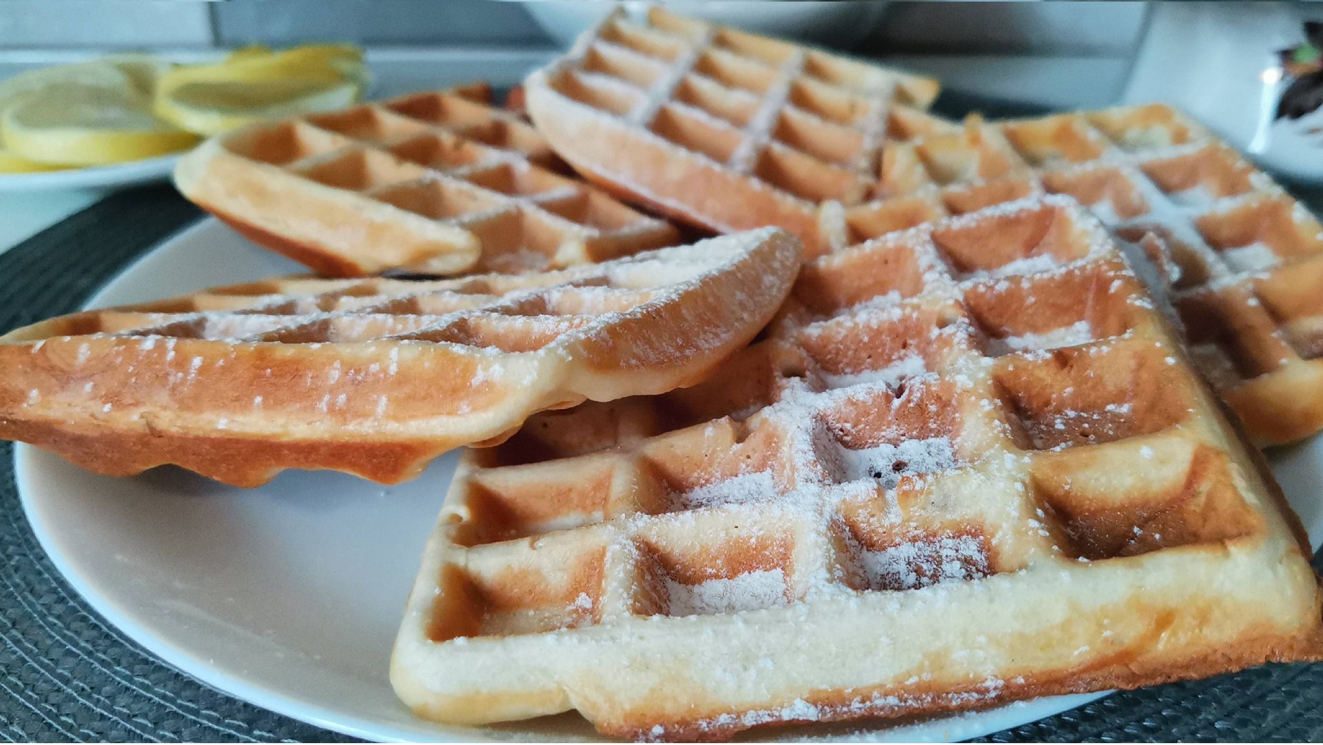 Вкуснейшие ДОМАШНИЕ ВАФЛИ НА ЗАВТРАК ЗА 10 МИНУТ. Простой рецепт вкусного завтрака дома. смотреть онлайн