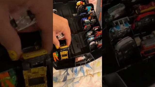 Estuche Hot Wheels para 100 autos. смотреть онлайн