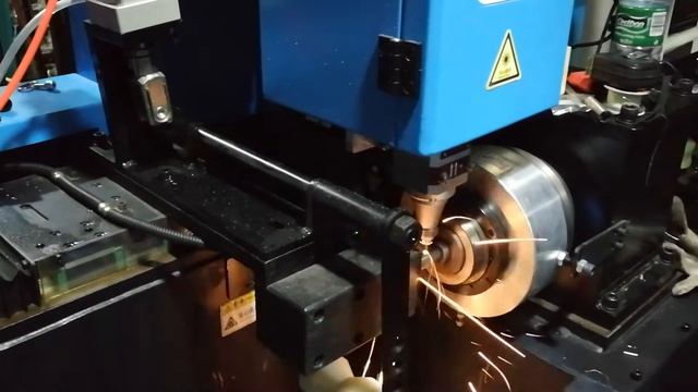 [LX Laser Tech.] 2 sets of fully automatic round tube laser cut off machines in customer factory смотреть онлайн