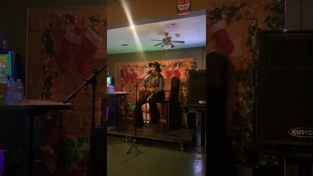 House that Built Me -Miranda Lambert Cover смотреть онлайн