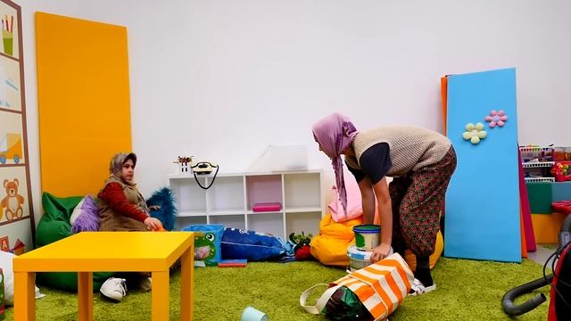 Fındık Ailesi. Ayşe Evinide Temizlik Yapıyor. Komik Video