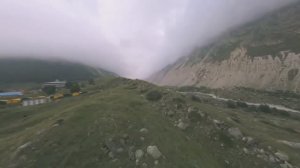 Великолепный полет в горах на дроне. Безенги. Кавказ. Россия