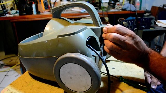 DESMONTAGEM DO ASPIRADOR DE PÓ ELECTROLUX MODELO LITE 1 смотреть онлайн