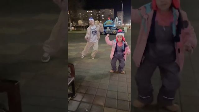 Встретили Новый год и #чипичипичапачапа # #newyear #трендыютуб #youtubeshorts #shorts #monicaajami смотреть онлайн