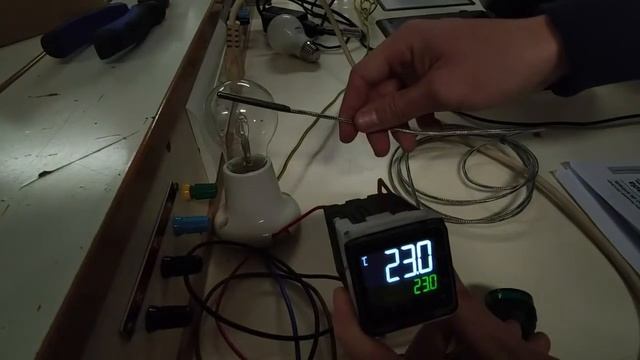 OMRON E5CC hysteresis configurado a 5 смотреть онлайн