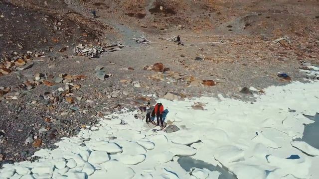 Volando el dron DJI Fly mini se en Laguna torre, El chalten con viento смотреть онлайн