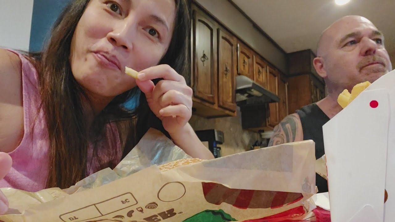 Our Dinner Burger King at home / Lazy day / Fil-Am Couple Daily Lifestyle смотреть онлайн