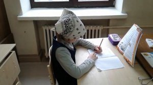 Как правильно сидеть за партой