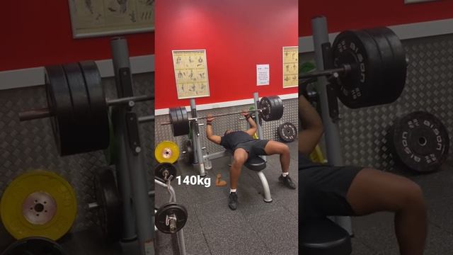 140kg/309lbs Flat Bench Press смотреть онлайн