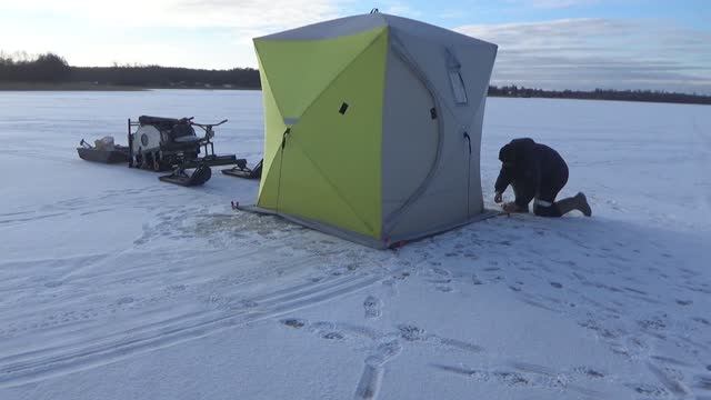 Зимняя рыбалка в палатке .Друзья лещи плывем сюда здесь кормят и отпускают и тут такое началось