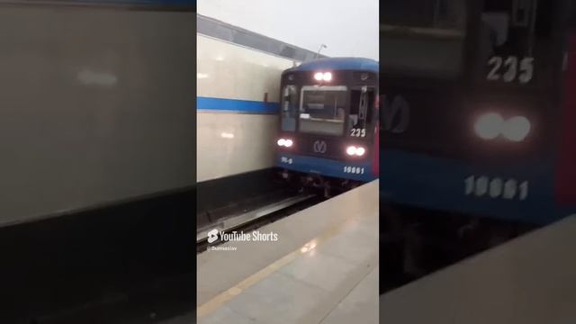 Редкий поезд на станции 