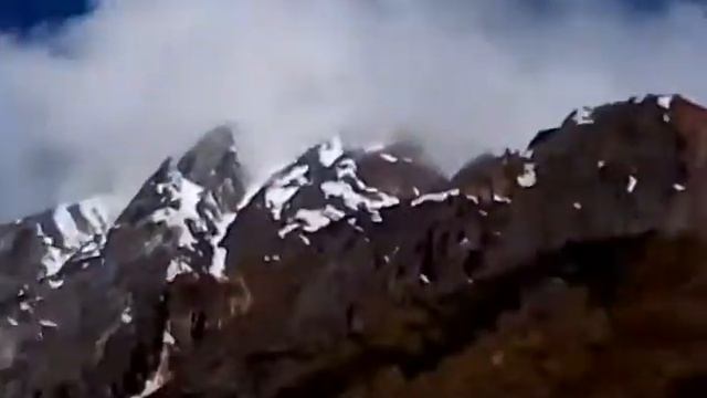 On way to Kedarnath, areal view. смотреть онлайн