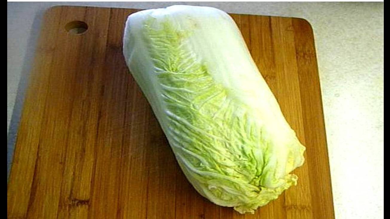 Вы такой салат точно не готовили из пекинской капусты!Простой и вкусный салат с колбасой и поджаркой смотреть онлайн