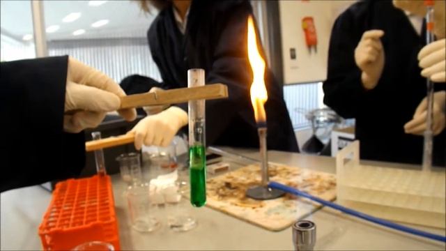 Heating & Cooling CuSO4 + NaCl solution смотреть онлайн