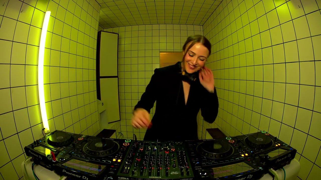 Nite Fleit | HÖR - Mar 2 / 2023 смотреть онлайн