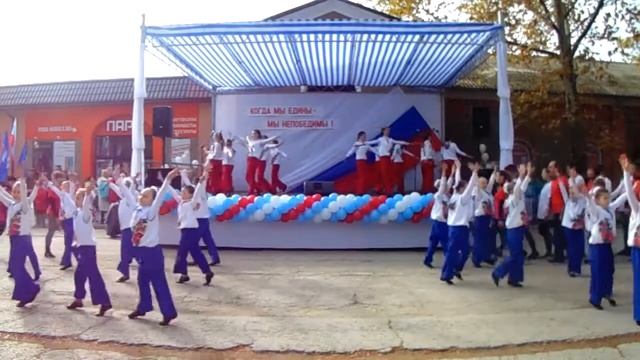 Флешмоб "Голоса Крыма" ко Дню народного единства. ПГТ Советский. смотреть онлайн
