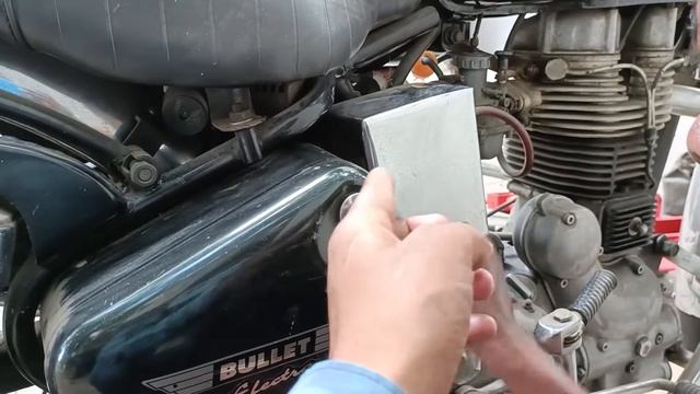 Royal Enfield old model Bullet starting problem смотреть онлайн