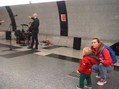 Проект "Музыка в метро". Кавергруппа RayesBand. Станция метро Сретенский бульвар. 14.10.2019 смотреть онлайн