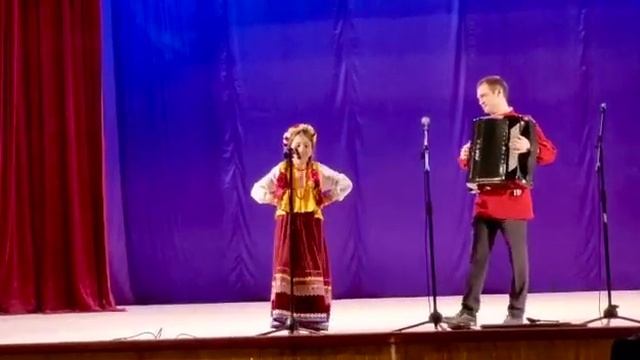 Яншина Ника. Русская народная песня «Эх, вы девки, молодки» смотреть онлайн