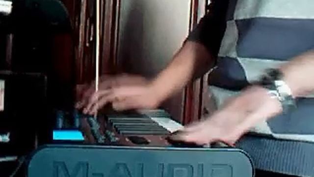 H&W PLAY THE AXIOM 25