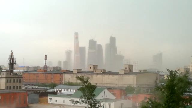 Пылевая буря накрывает Москва-Сити 15 мая 2013г. смотреть онлайн