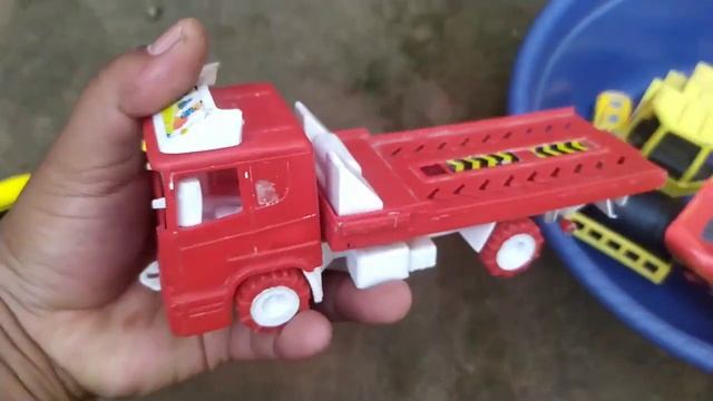 Looking for Lightning McQueen Toys: McQueen,Rayo McQueen,Fillmore, Mater,Jackson Strom,Cruz Ramirez смотреть онлайн